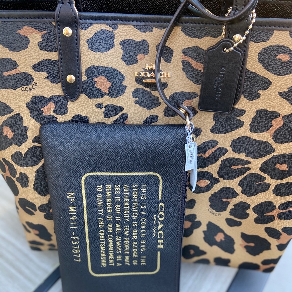 COACH LEOPARD REVERSIBLE TOTE HANDBAG + WRISTLET - Picture 3 of 8
